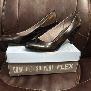 Life Stride Black Patent Leather Heels